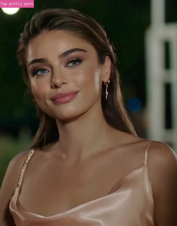 Ayça Ayşin Turan - Photo #04