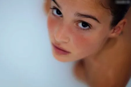 Alba Baptista content