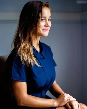 Alba Baptista content