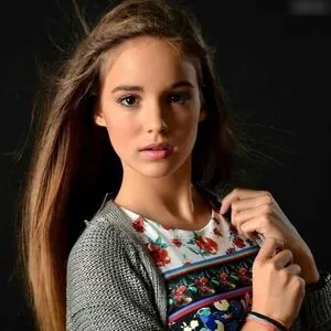 Alba Baptista content