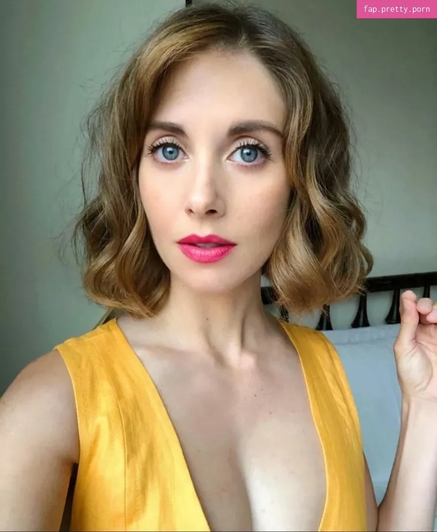 Alison Brie - Photo #04