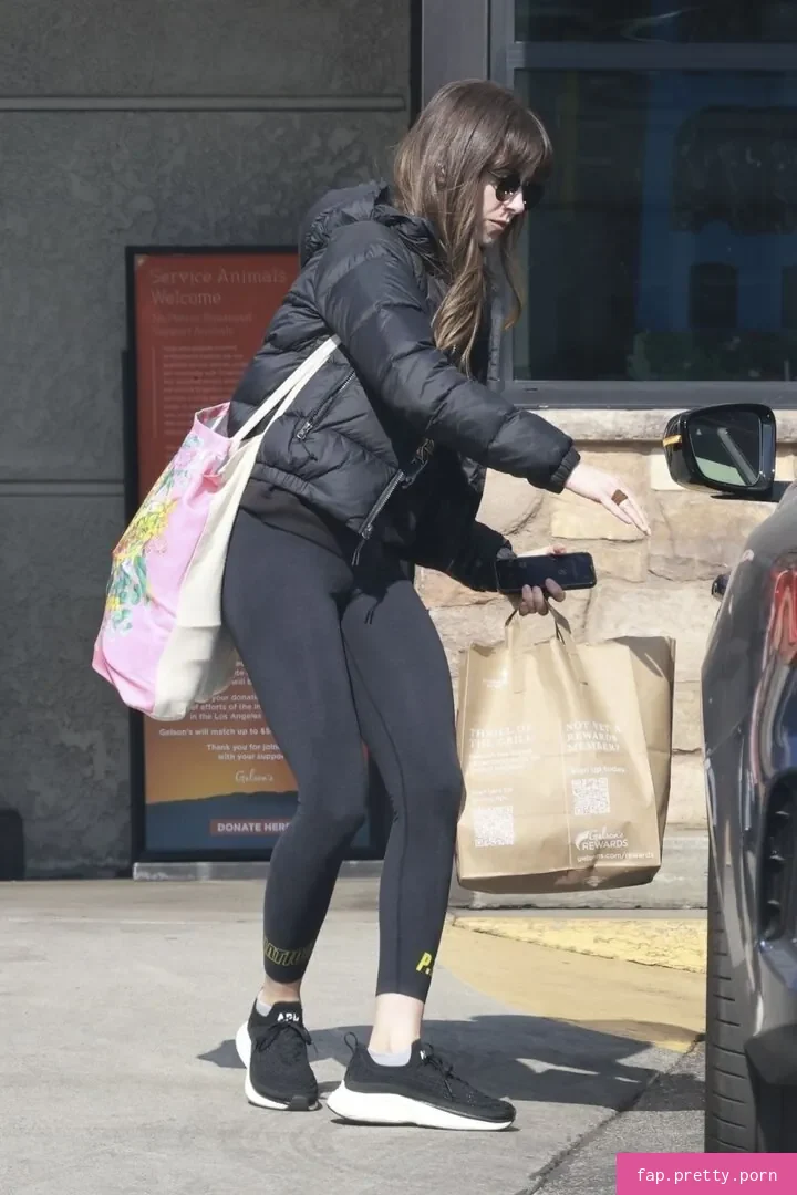 Alison Brie - Photo #20