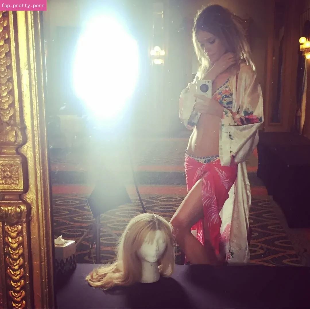 Anita Briem - Photo #35