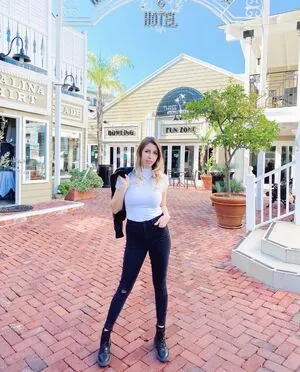 Abigail Cristea content