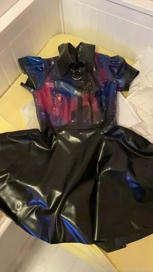 adiafreensfw content