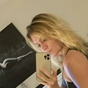 Alisha Dallas /  parking.in.rear