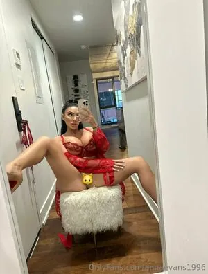 Anna Evans content
