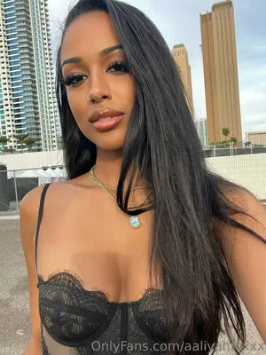 Aaliyah Foxxx content