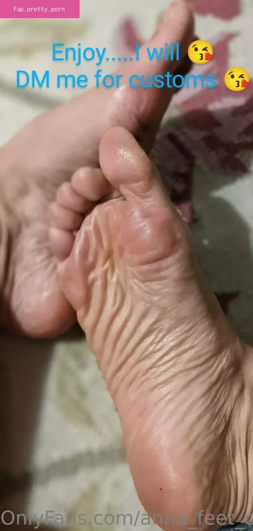 anna_feet_crush_vore content
