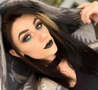 Alikat Goth Girl content