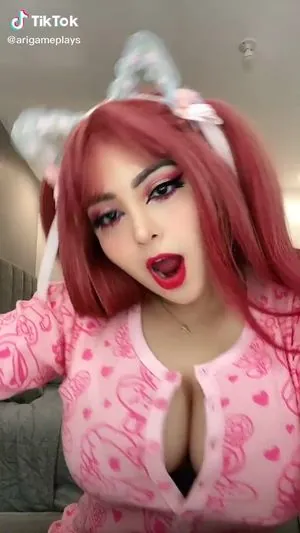 Ari Game Plays content