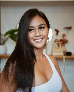 Alessa Holloway content