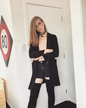 Alice In Wonder1and content