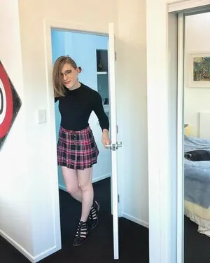 Alice In Wonder1and content