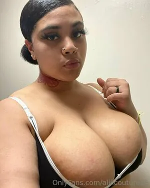aliiicouture26 content
