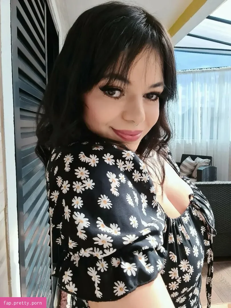 Amanda Mackenzie - Photo #01