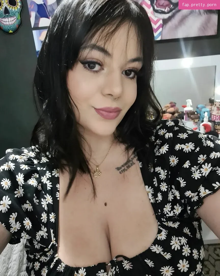 Amanda Mackenzie - Photo #02