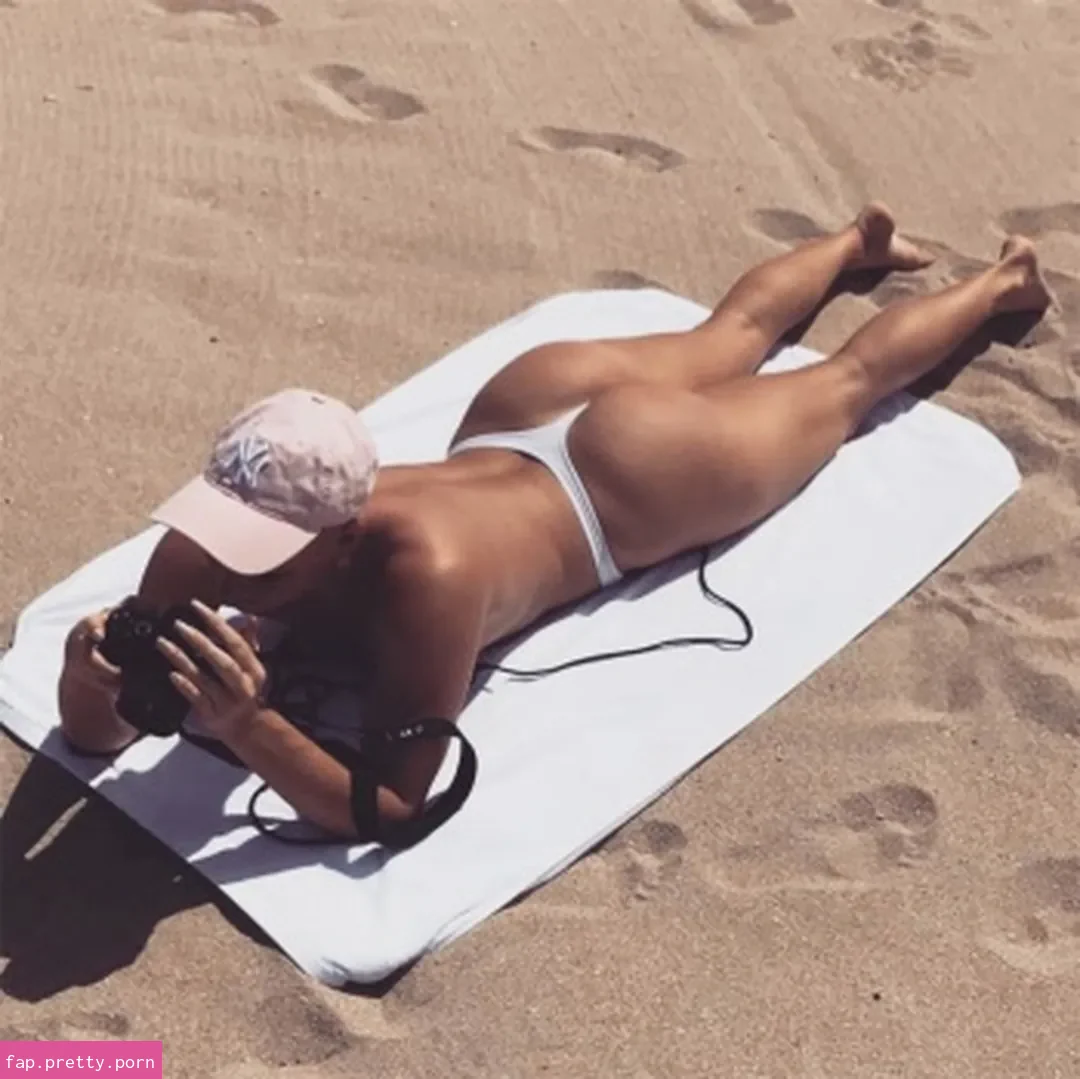 Ariel Mullen - Photo #06