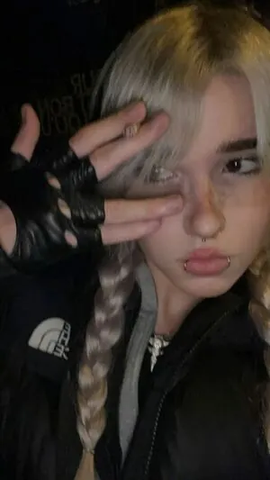 Arielle Maxine content