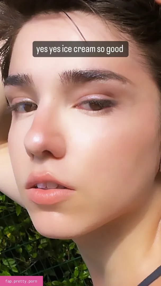 Arielle Maxine - Photo #00