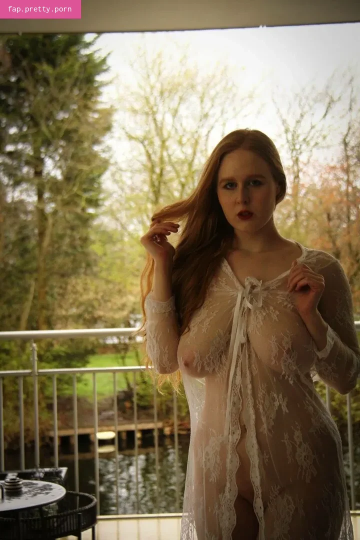 Aurora Phoenix - Photo #01