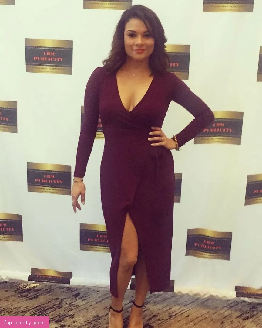 Alisa Reyes - Photo #01