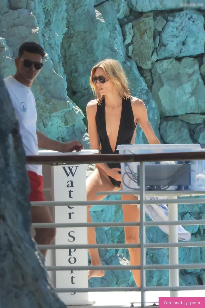 Anja Rubik - Photo #04