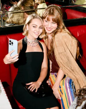 AnnaSophia Robb #