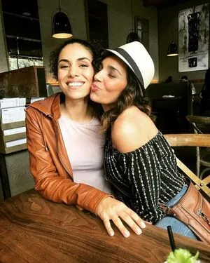 Andrea Sixtos content