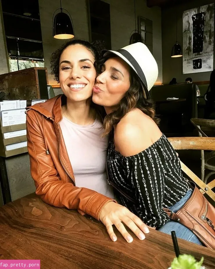 Andrea Sixtos - Photo #06