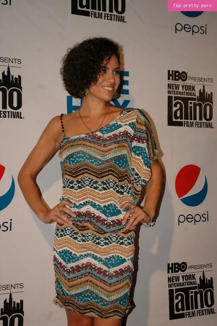 Andrea Sixtos - Photo #08