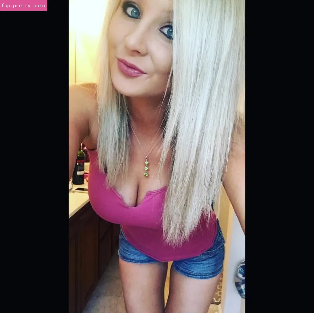 Barbie_Bad_Buns / badbarbiedj / big_bad_barbie Nude Leaked OnlyFans Photo #28