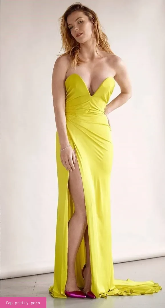 Betty Gilpin - Photo #04