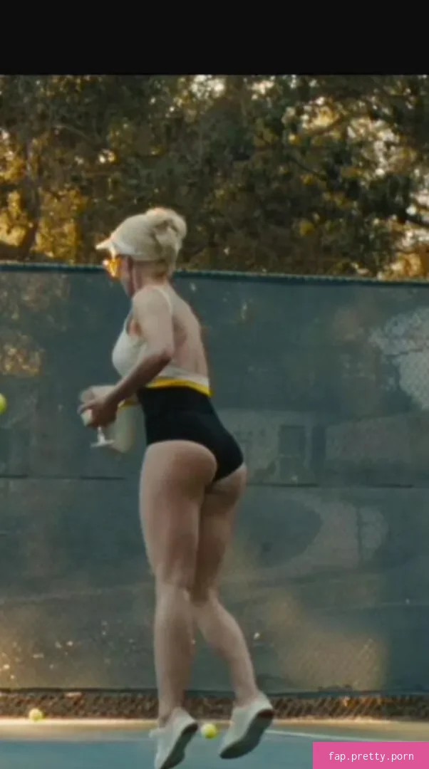 Betty Gilpin - Photo #65