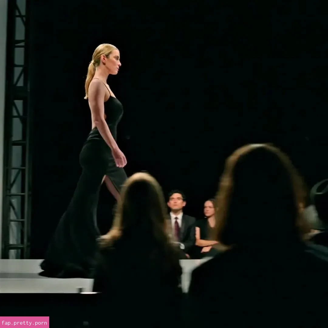 Betty Gilpin - Photo #73