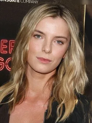 Betty Gilpin content