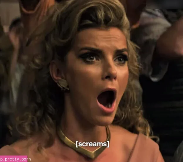 Betty Gilpin - Photo #11