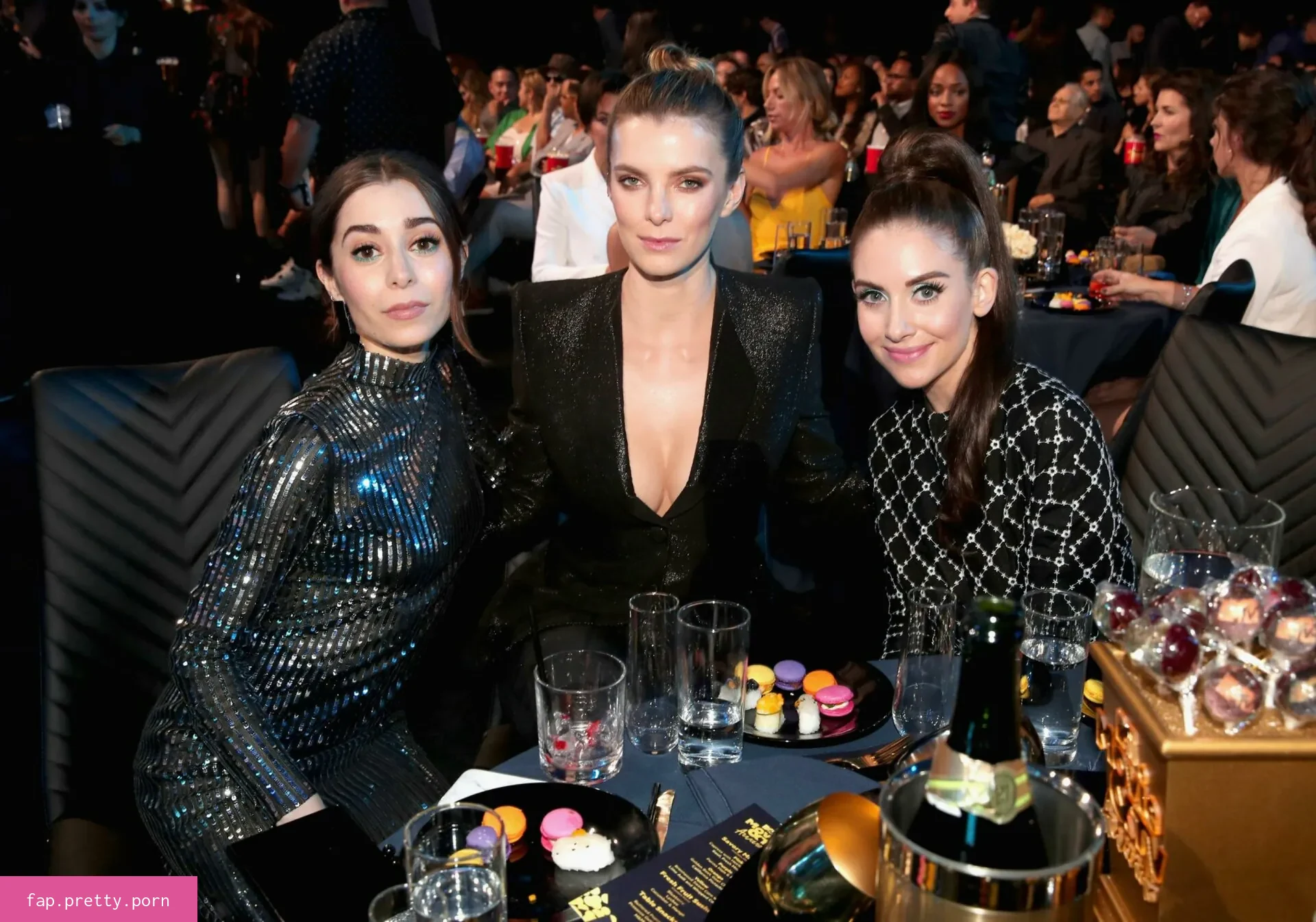 Betty Gilpin - Photo #40