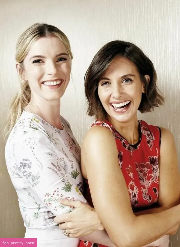 Betty Gilpin - Photo #51