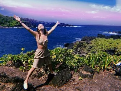 Billie Lourd content