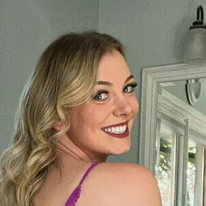 blondeblueeyedmoma