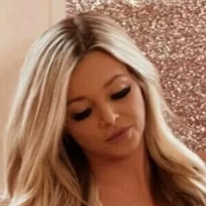 Blondebombshell383