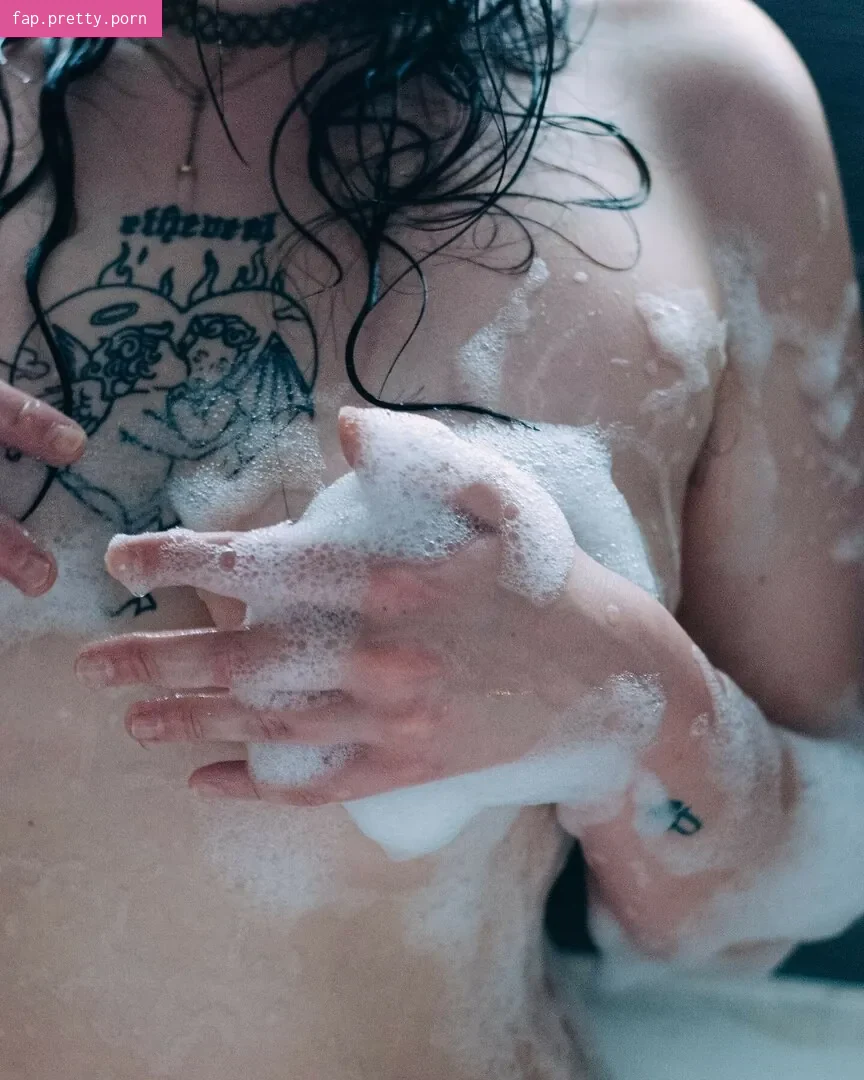 BluntedLipGloss - Photo #03