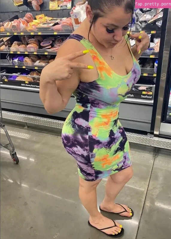 Bad Mom In Real Estate - Photo #02