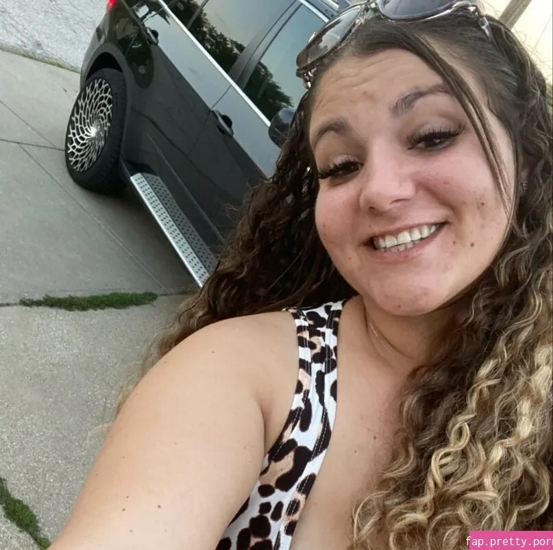 Bad Mom In Real Estate - Photo #03