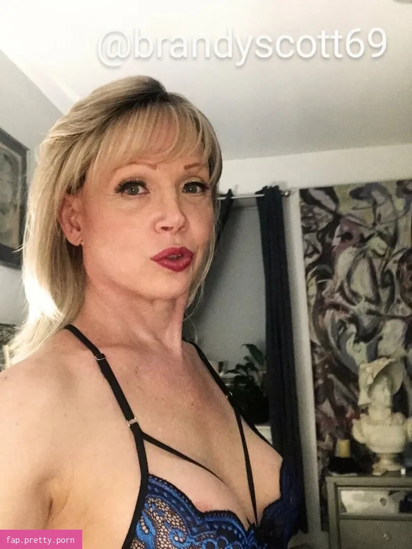 Brandy Scott - Photo #07