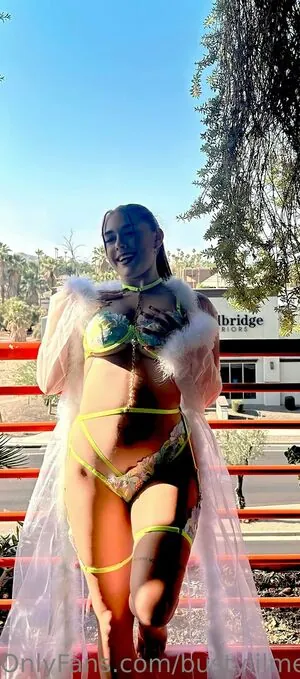 bustylilmegan content