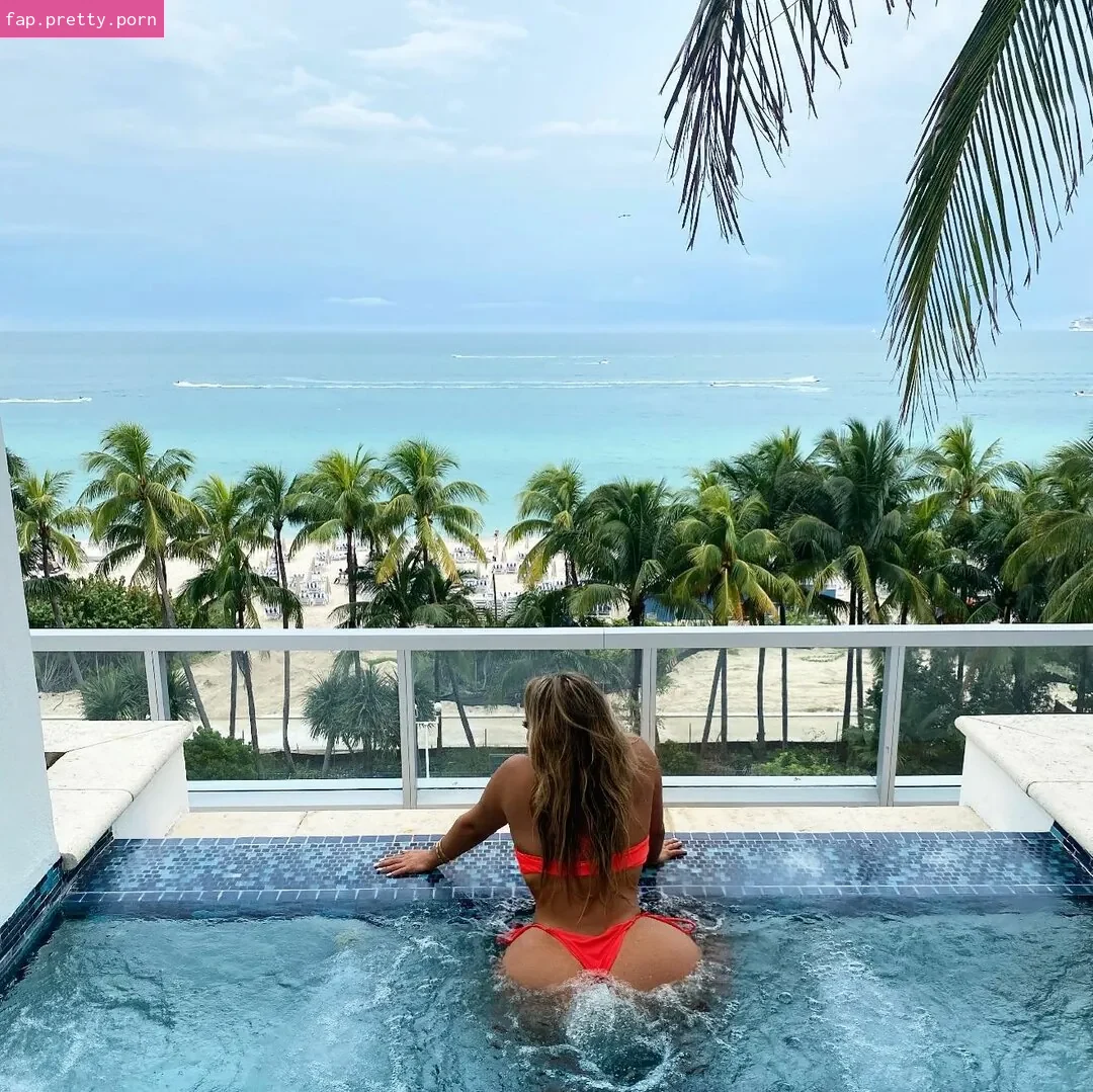 Carolina - Photo #02