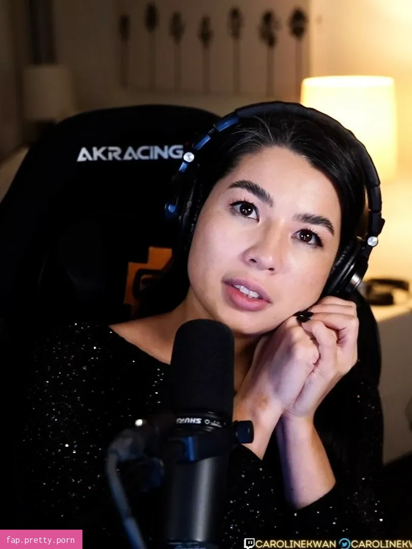 CarolineKwan - Photo #17