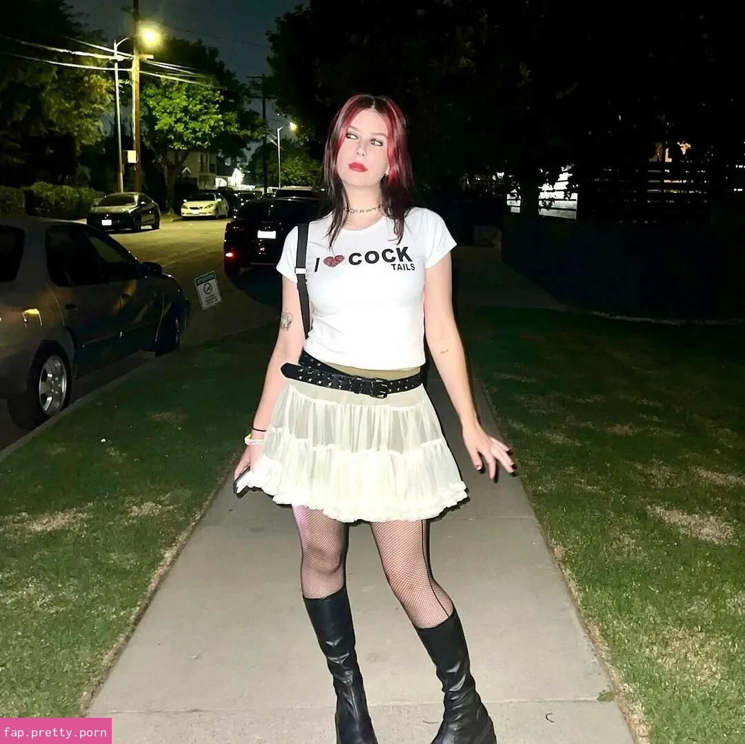 Carly McLellan - Photo #07